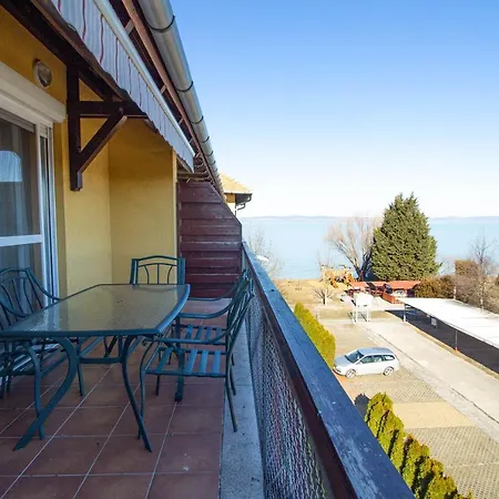 Lejlighed Panoramas Hullam Apartman Balatonoeszoed *