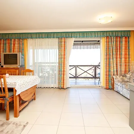 Panoramas Hullam Apartman Balatonoeszoed