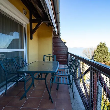 Panoramas Hullam Apartman Balatonoeszoed Balatonoszod